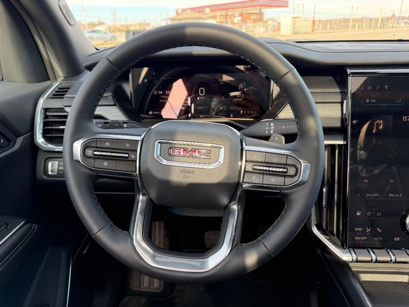 GMC Acadia Vehicle Full-screen Gallery Image 13