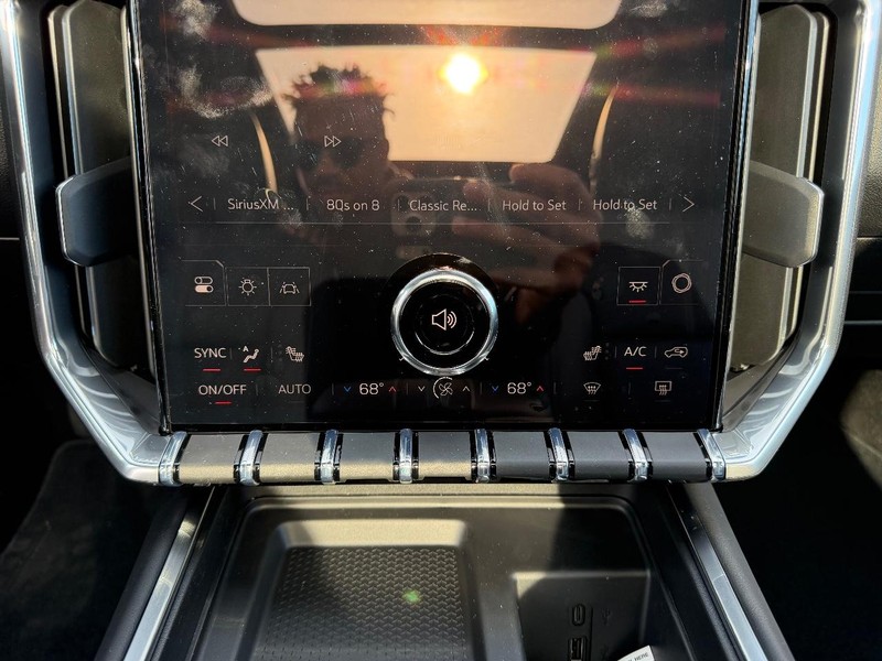 GMC Acadia Vehicle Full-screen Gallery Image 18