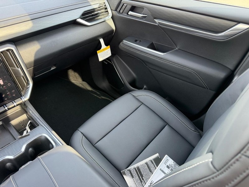 GMC Acadia Vehicle Full-screen Gallery Image 19