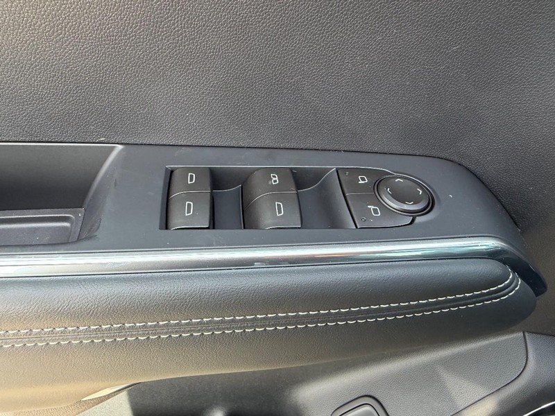 GMC Acadia Vehicle Full-screen Gallery Image 20