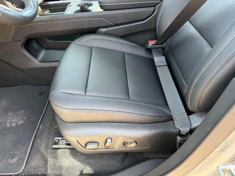 GMC Acadia Vehicle Full-screen Gallery Image 21