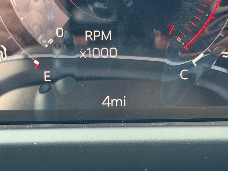 GMC Acadia Vehicle Full-screen Gallery Image 22