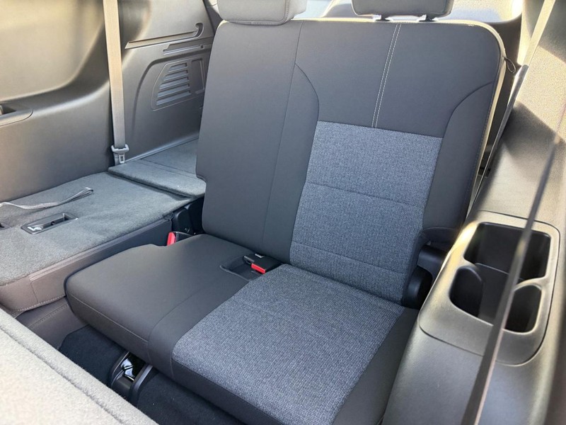 GMC Acadia Vehicle Full-screen Gallery Image 8