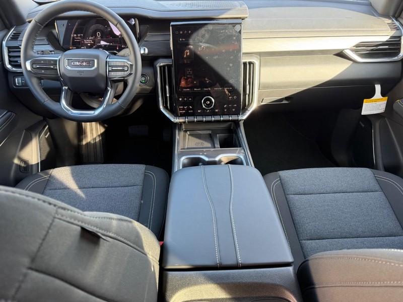 GMC Acadia Vehicle Full-screen Gallery Image 11