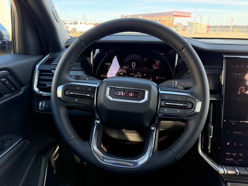 GMC Acadia Vehicle Full-screen Gallery Image 12