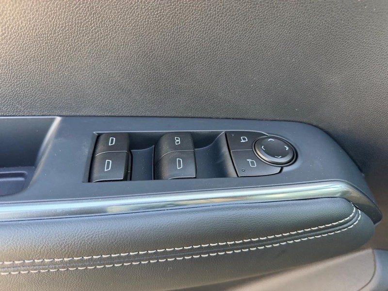 GMC Acadia Vehicle Full-screen Gallery Image 19