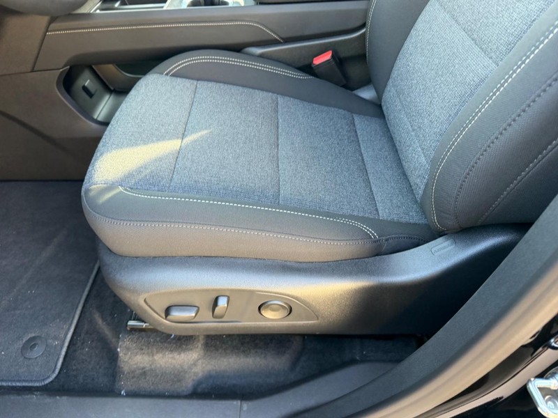 GMC Acadia Vehicle Full-screen Gallery Image 20