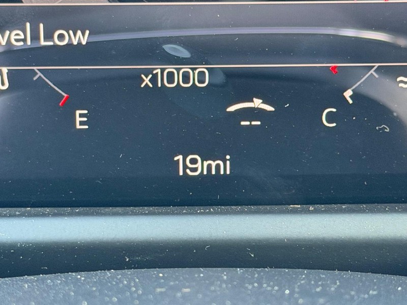 GMC Acadia Vehicle Full-screen Gallery Image 21