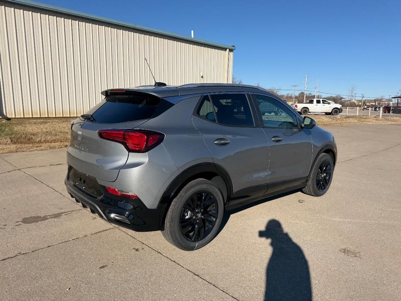 Buick Encore GX Vehicle Full-screen Gallery Image 3