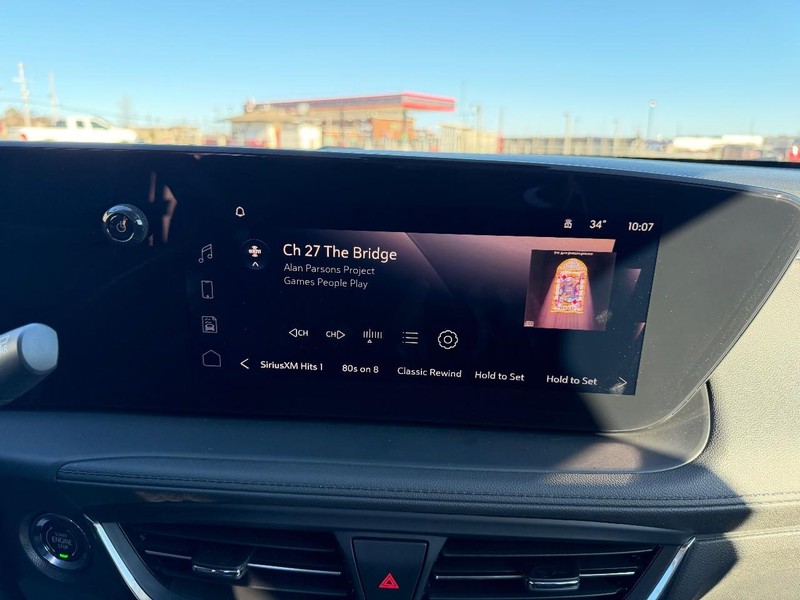 Buick Encore GX Vehicle Full-screen Gallery Image 12