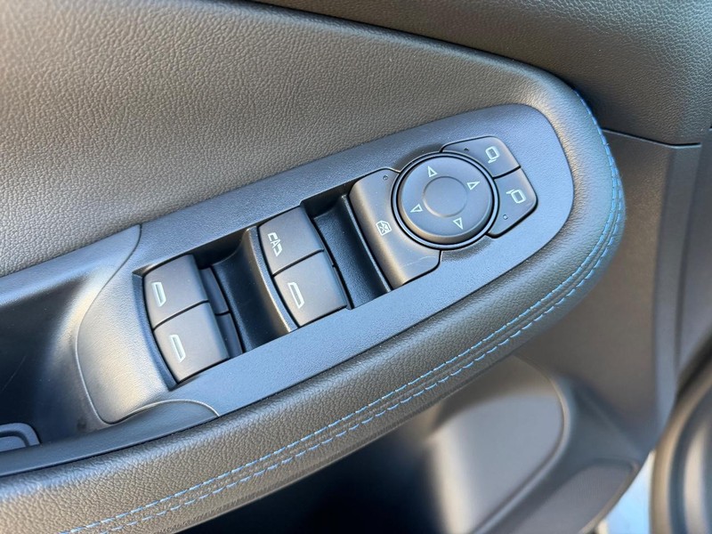 Buick Encore GX Vehicle Full-screen Gallery Image 16