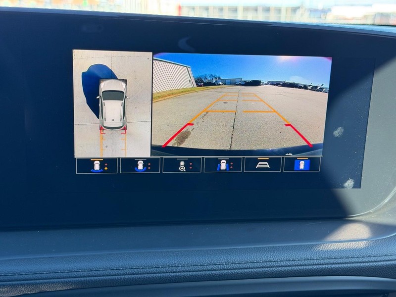 Buick Encore GX Vehicle Full-screen Gallery Image 19