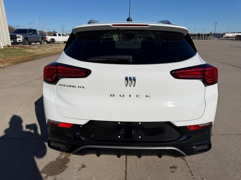 Buick Encore GX Vehicle Full-screen Gallery Image 4