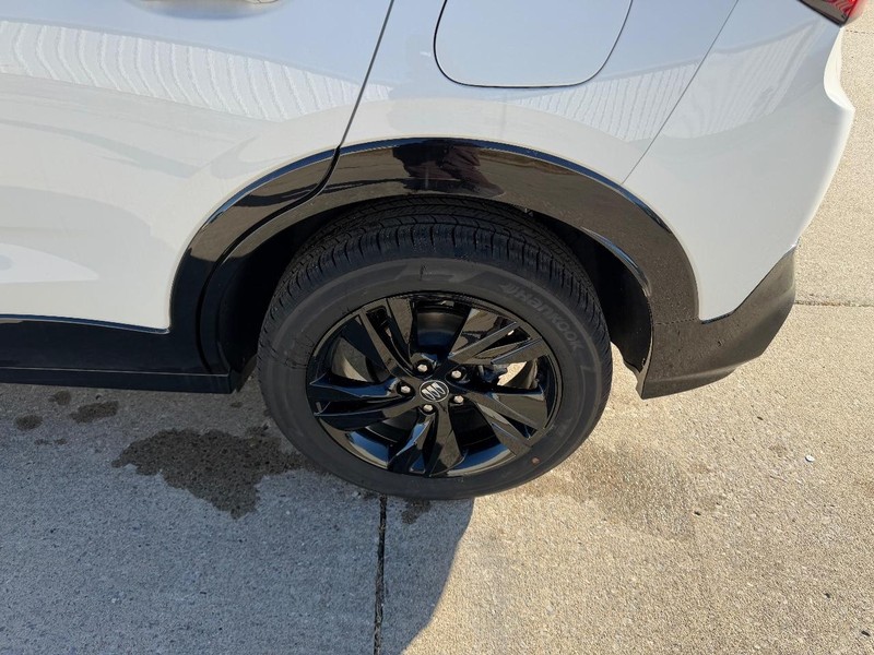 Buick Encore GX Vehicle Full-screen Gallery Image 6