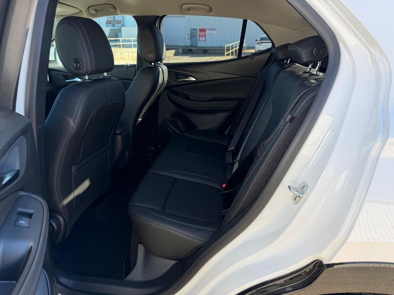 Buick Encore GX Vehicle Full-screen Gallery Image 7