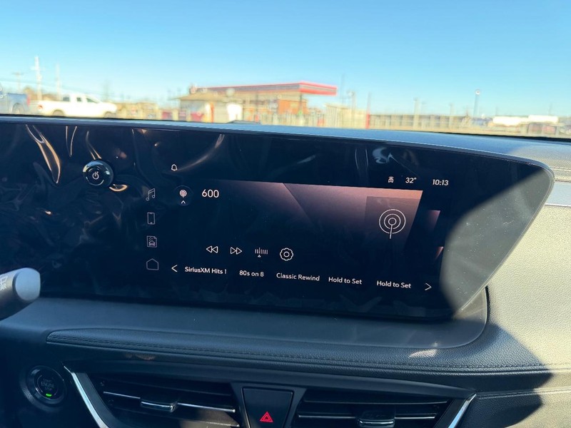 Buick Encore GX Vehicle Full-screen Gallery Image 12