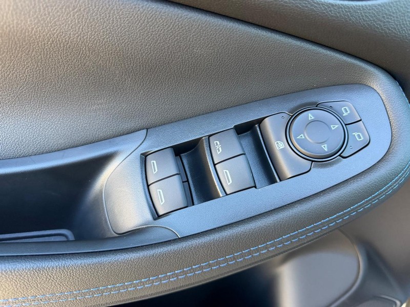 Buick Encore GX Vehicle Full-screen Gallery Image 16