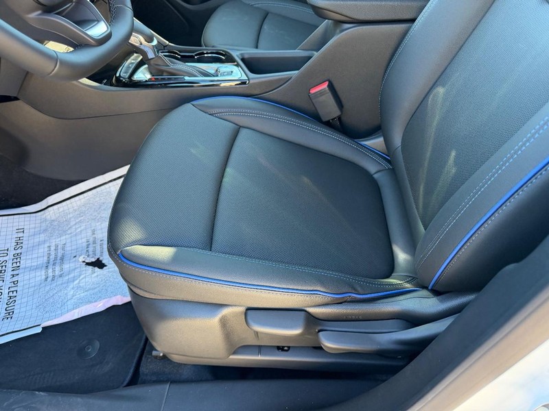 Buick Encore GX Vehicle Full-screen Gallery Image 17