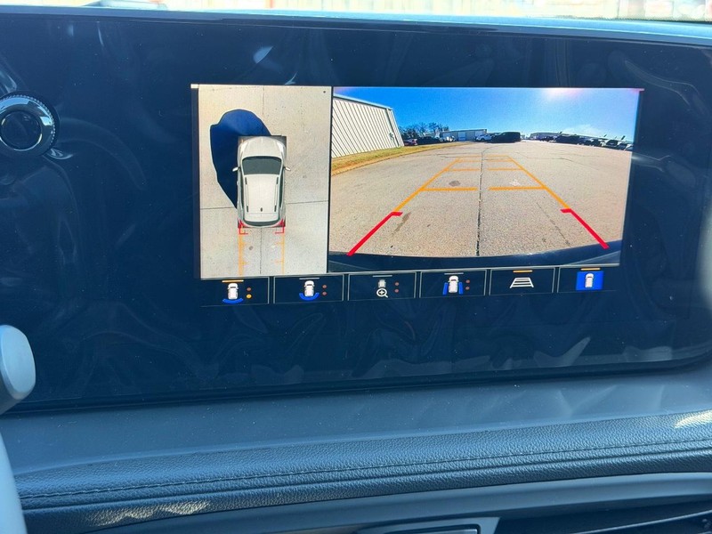 Buick Encore GX Vehicle Full-screen Gallery Image 19