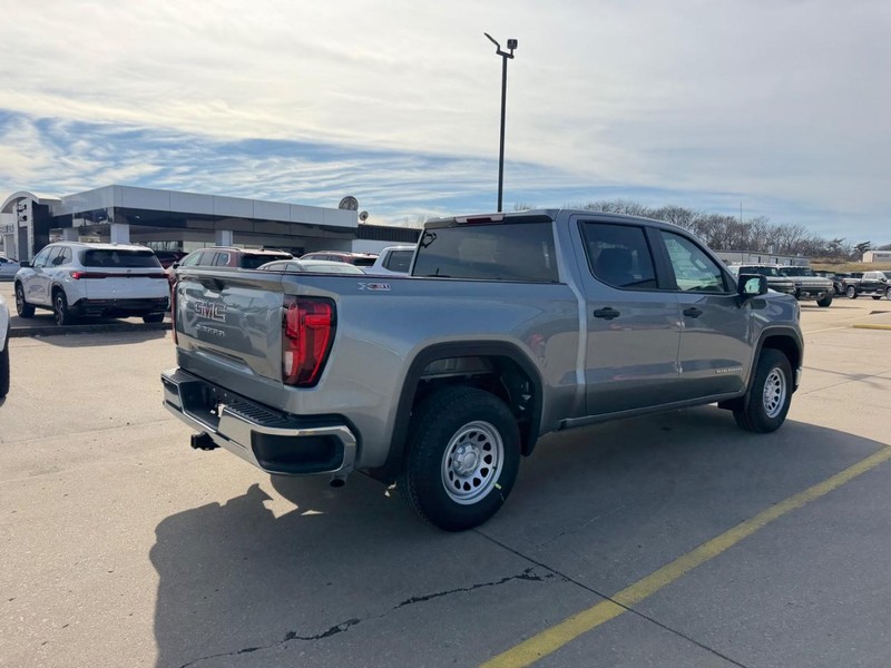 GMC Sierra 1500 Vehicle Full-screen Gallery Image 3