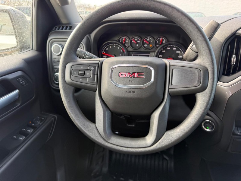 GMC Sierra 1500 Vehicle Full-screen Gallery Image 9