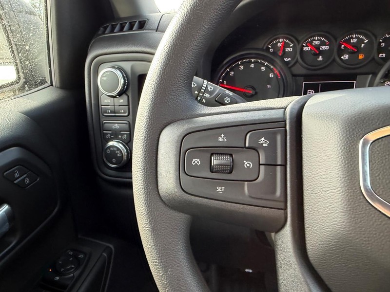 GMC Sierra 1500 Vehicle Full-screen Gallery Image 10