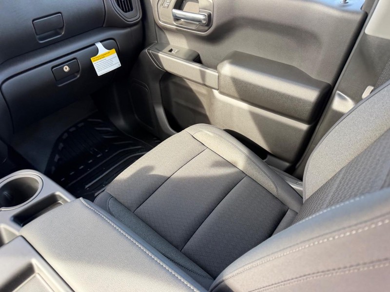 GMC Sierra 1500 Vehicle Full-screen Gallery Image 13