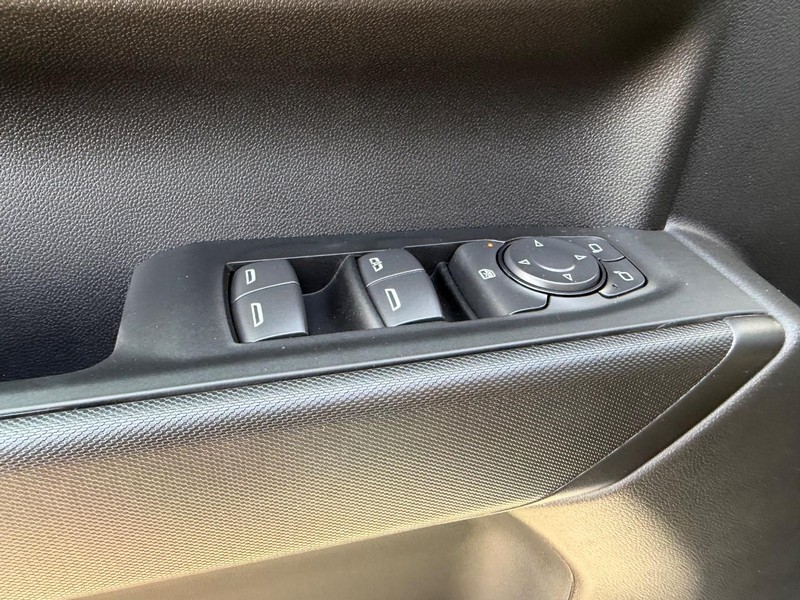 GMC Sierra 1500 Vehicle Full-screen Gallery Image 14