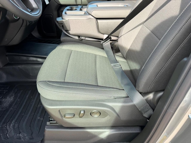 GMC Sierra 1500 Vehicle Full-screen Gallery Image 15