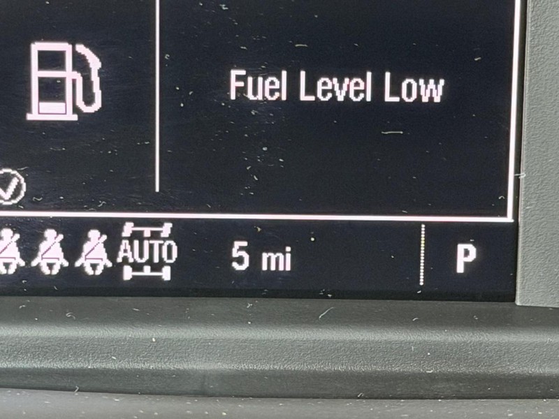 GMC Sierra 1500 Vehicle Full-screen Gallery Image 16