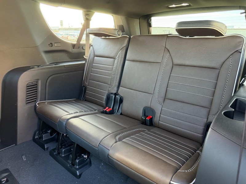 GMC Yukon XL Vehicle Full-screen Gallery Image 8