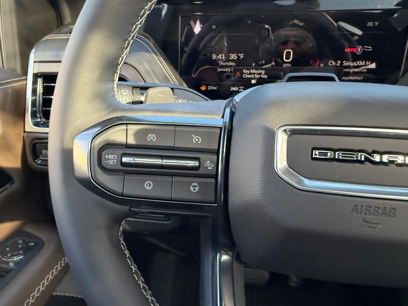 GMC Yukon XL Vehicle Full-screen Gallery Image 15