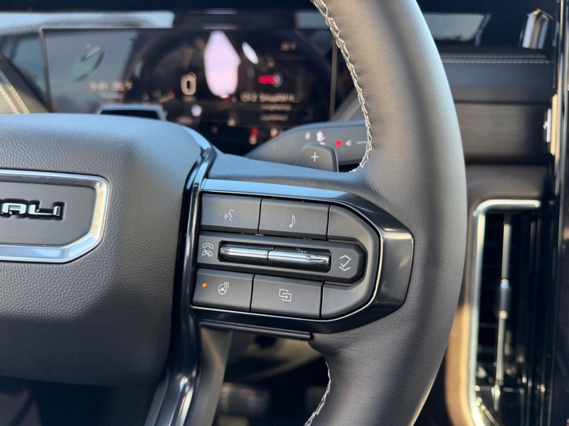 GMC Yukon XL Vehicle Full-screen Gallery Image 16