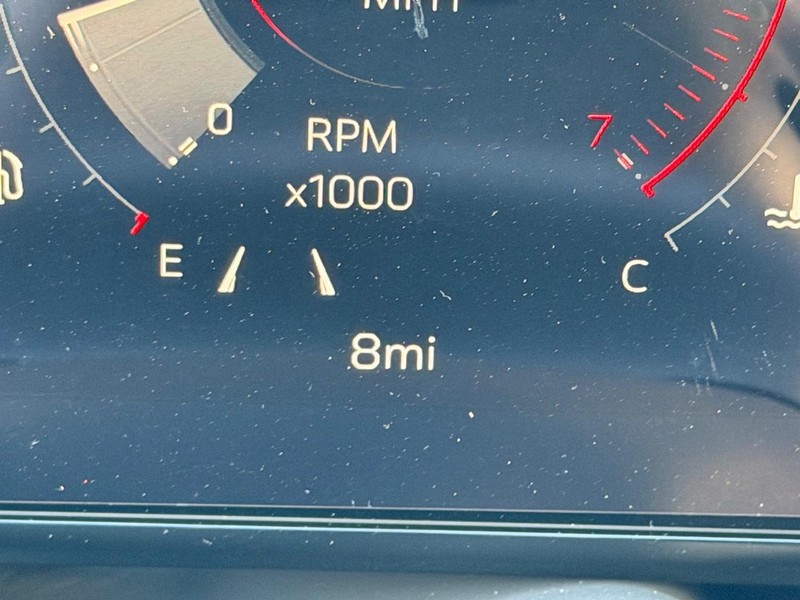 GMC Yukon XL Vehicle Full-screen Gallery Image 24