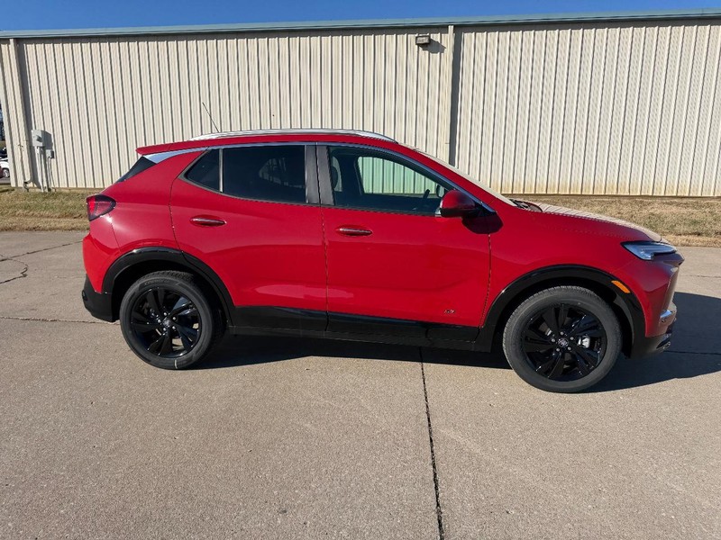 Buick Encore GX Vehicle Full-screen Gallery Image 2