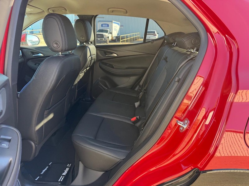 Buick Encore GX Vehicle Full-screen Gallery Image 7