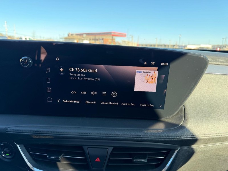 Buick Encore GX Vehicle Full-screen Gallery Image 12