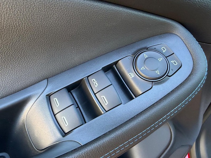 Buick Encore GX Vehicle Full-screen Gallery Image 16