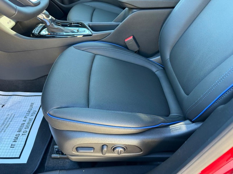 Buick Encore GX Vehicle Full-screen Gallery Image 17