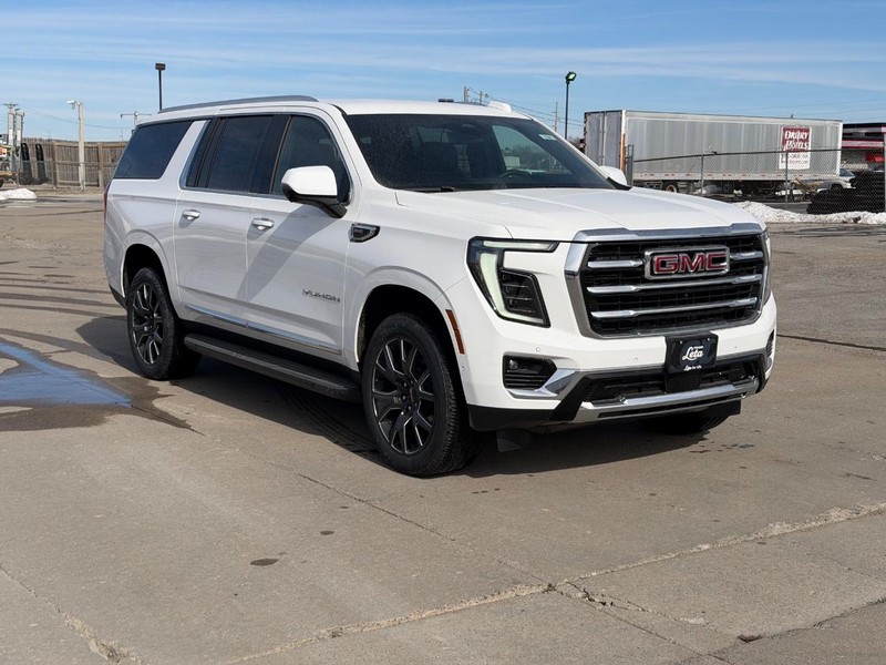 GMC Yukon XL Vehicle Full-screen Gallery Image 6