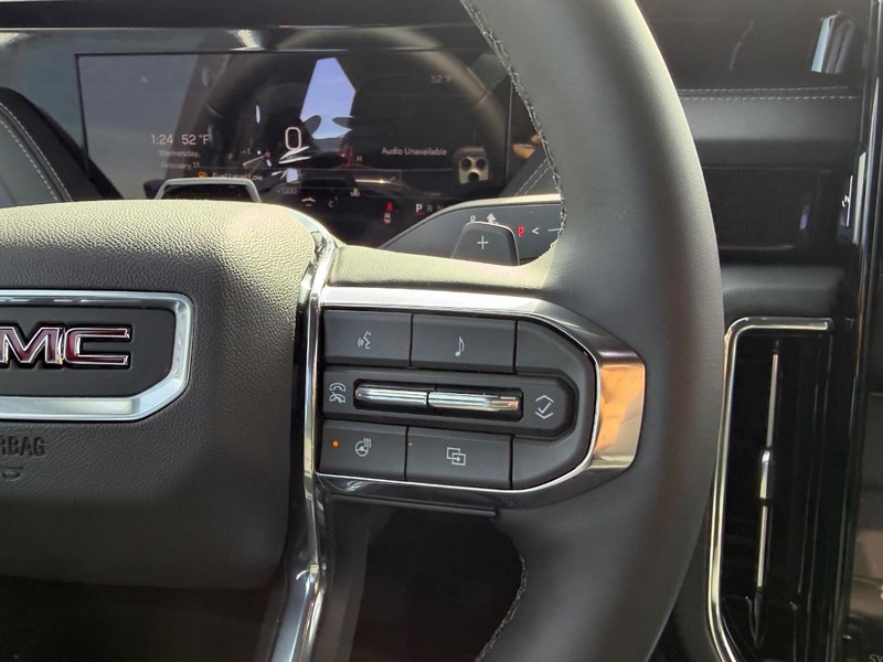 GMC Yukon XL Vehicle Full-screen Gallery Image 19