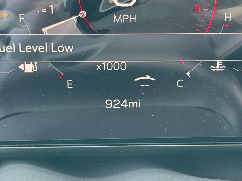 GMC Yukon XL Vehicle Full-screen Gallery Image 27