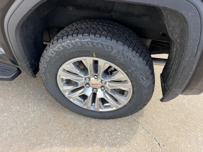 GMC Sierra 1500 Vehicle Full-screen Gallery Image 5