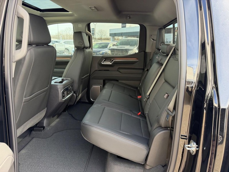 GMC Sierra 1500 Vehicle Full-screen Gallery Image 6