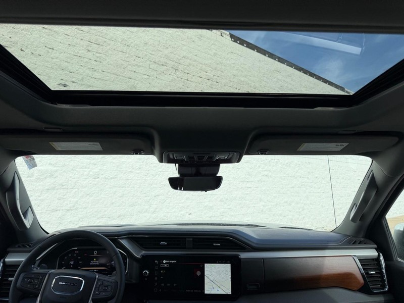 GMC Sierra 1500 Vehicle Full-screen Gallery Image 7