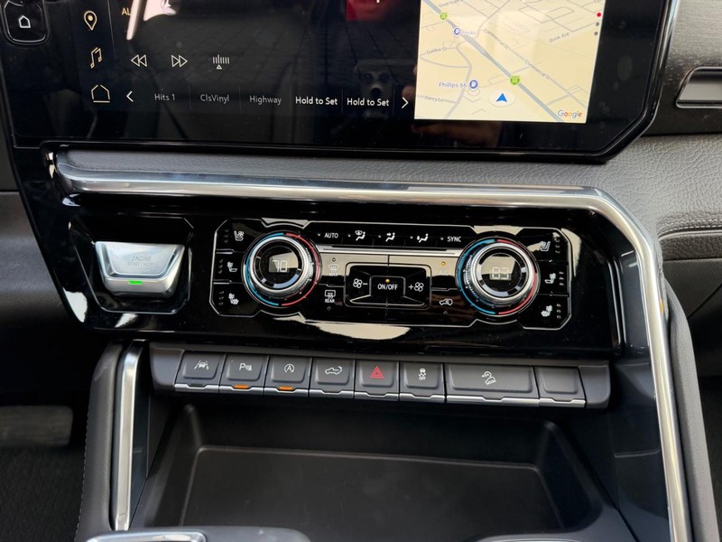 GMC Sierra 1500 Vehicle Full-screen Gallery Image 13