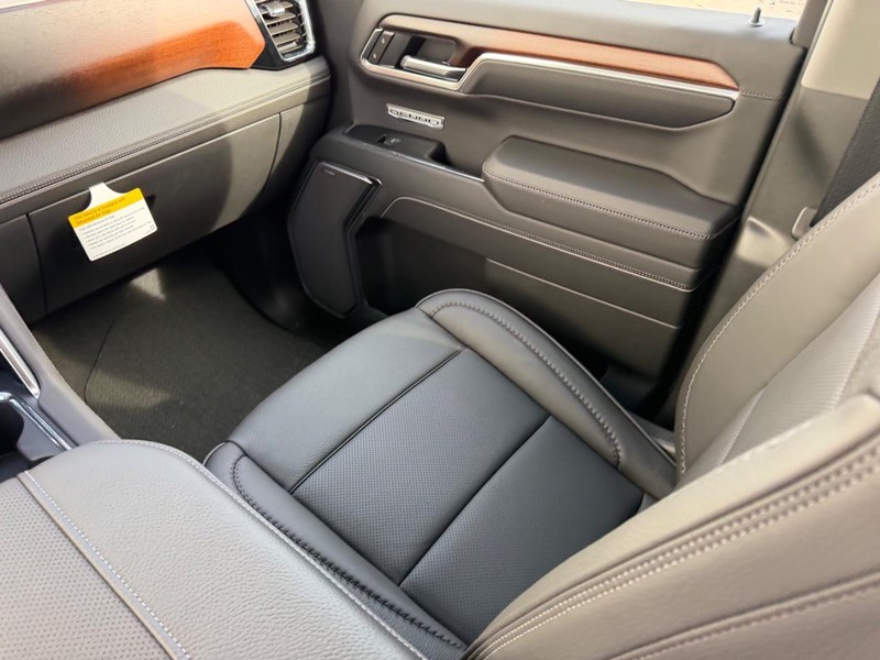 GMC Sierra 1500 Vehicle Full-screen Gallery Image 15