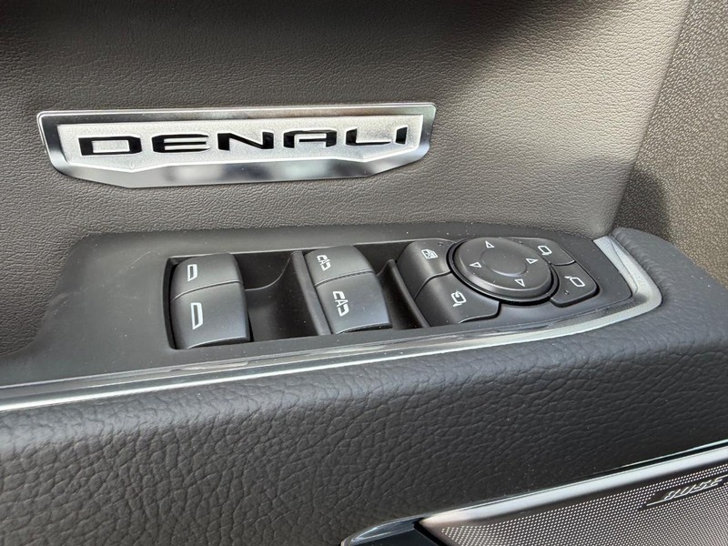 GMC Sierra 1500 Vehicle Full-screen Gallery Image 16