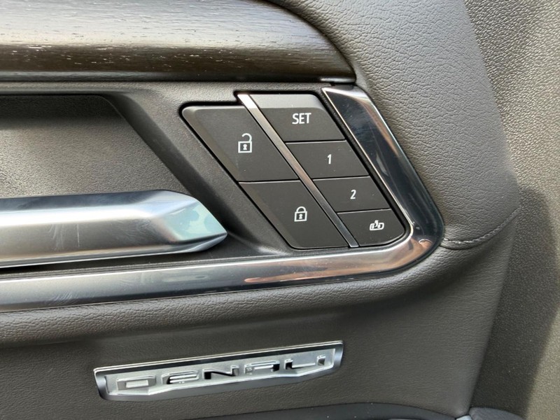 GMC Sierra 1500 Vehicle Full-screen Gallery Image 17