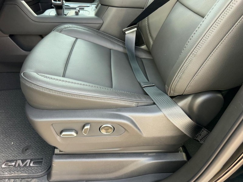 GMC Sierra 1500 Vehicle Full-screen Gallery Image 18